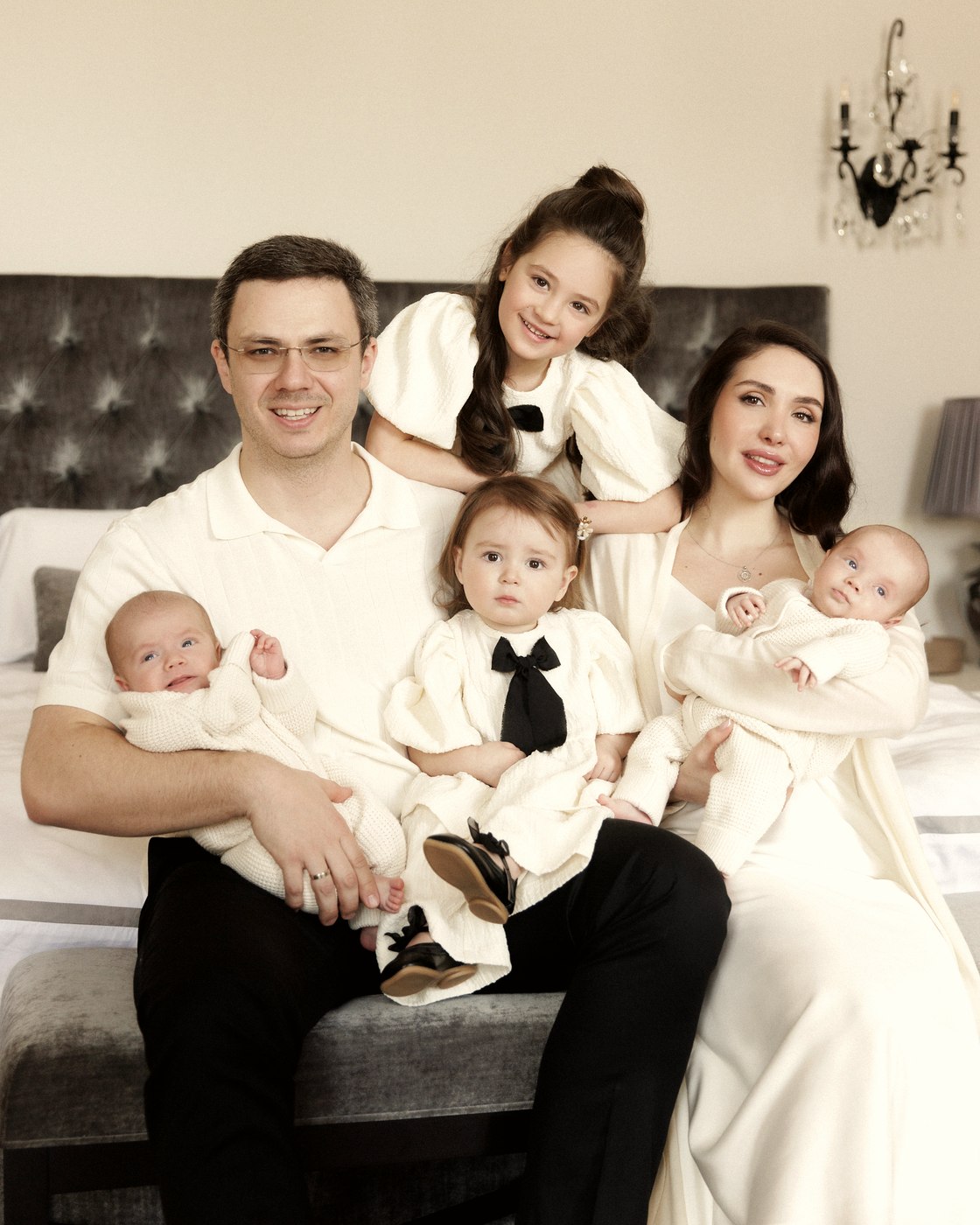 Марина с семьёй — четверо детей